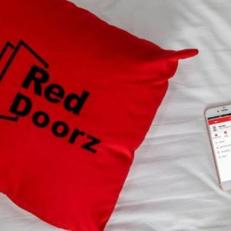 RedDoorz Syariah near RS Pirngadi Medan Hotel Luaran gambar