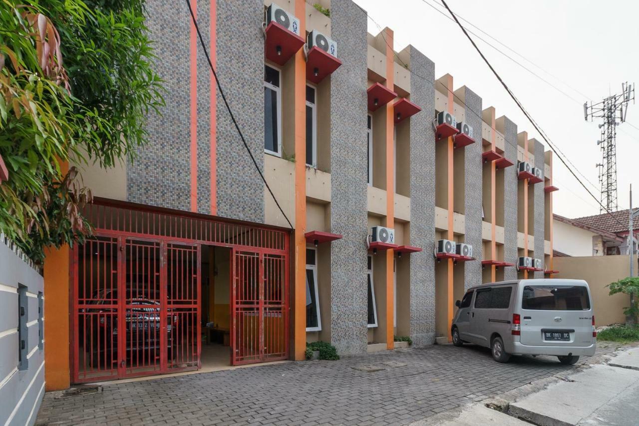 RedDoorz Syariah near RS Pirngadi Medan Hotel Luaran gambar