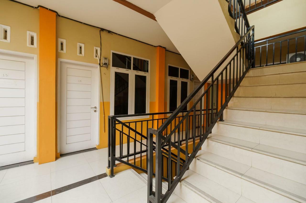 RedDoorz Syariah near RS Pirngadi Medan Hotel Luaran gambar